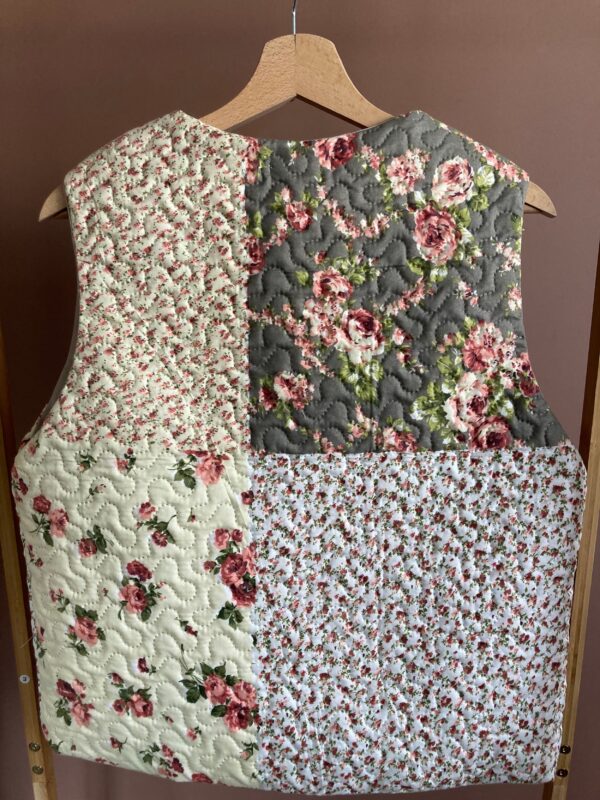 Veste sans manche matelassée patchwork fleurs – Image 2