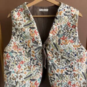 Veste sans manche matelassée jardin fleuri