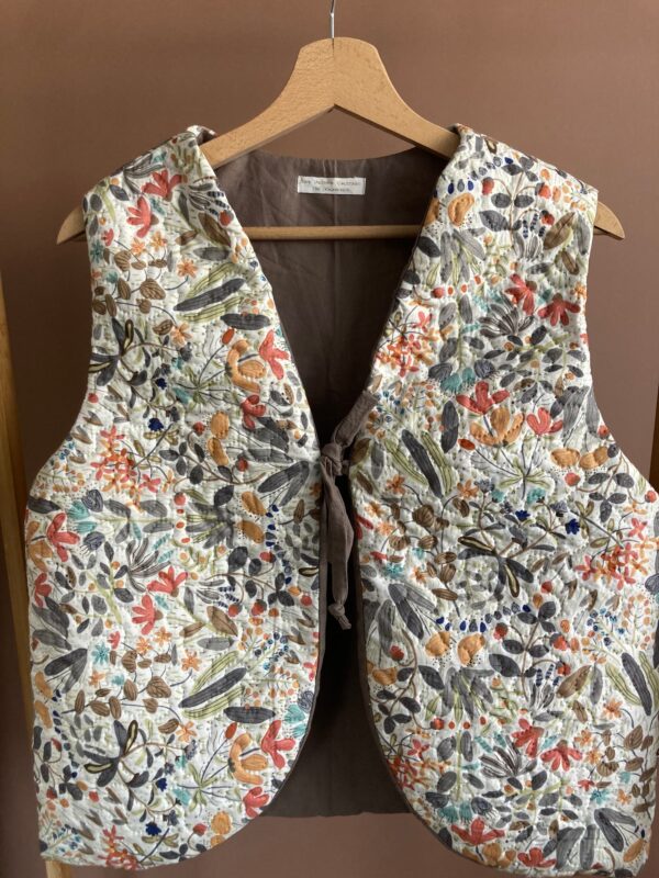 Veste sans manche matelassée jardin fleuri