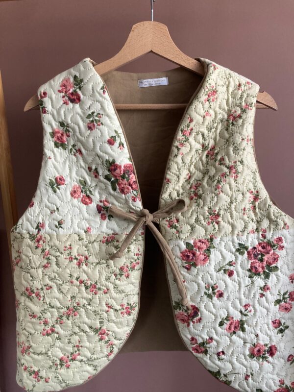 Veste sans manche matelassée patchwork beige
