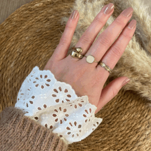 Manchettes amovibles en dentelle brodée blanche